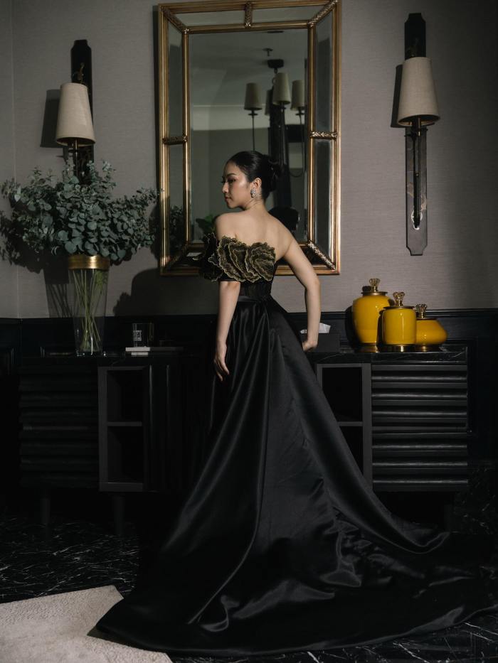 Gaun malam custom warna gelap karya CELRA Jakarta