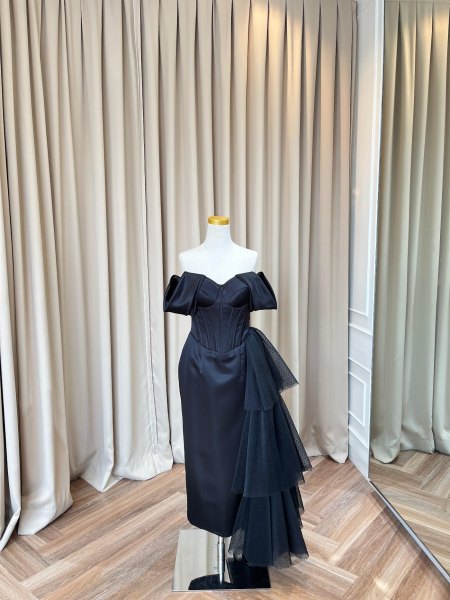 Gaun sewa CELRA.id Black 11, warna hitam