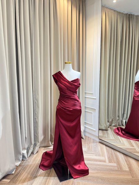 Gaun sewa CELRA.id Red 03, warna merah