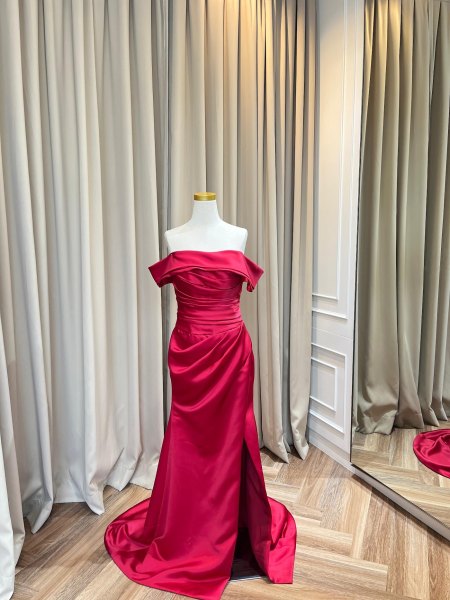 Gaun sewa CELRA.id Red 07, warna merah