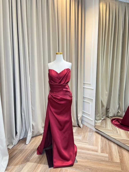 Gaun sewa CELRA.id Red 12, warna merah